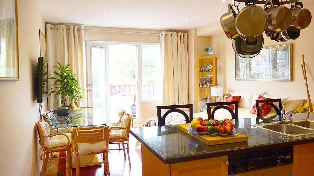 Quarto em Acomodações Particulares Stunning Rooms In Townhouse Across The Beach Toronto