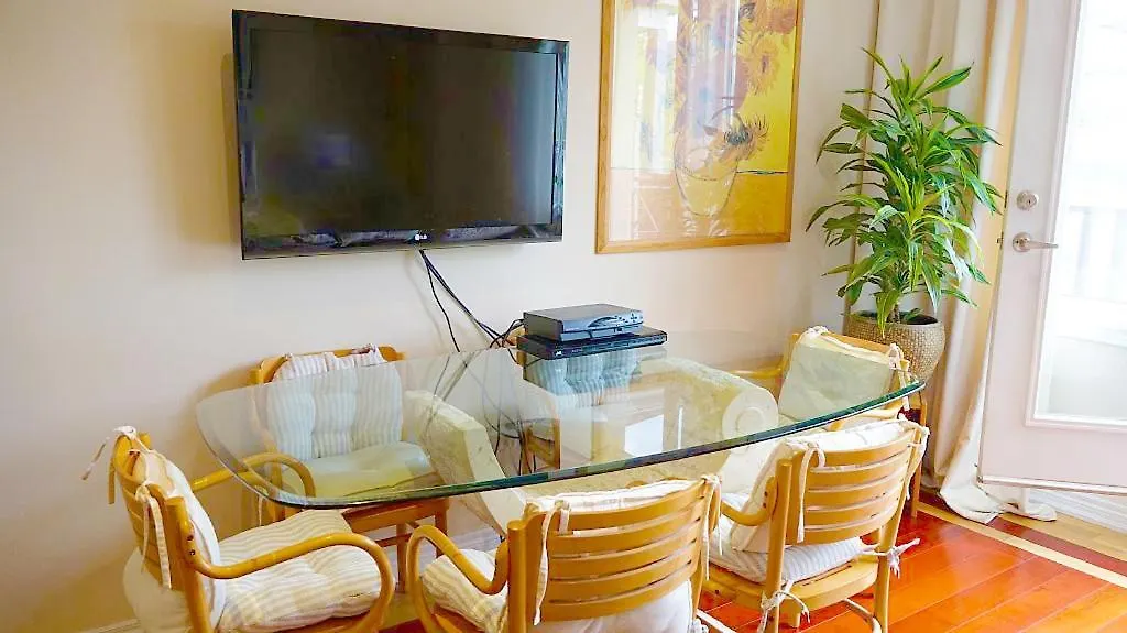 Stunning Rooms In Townhouse Across The Beach Toronto Canadá
