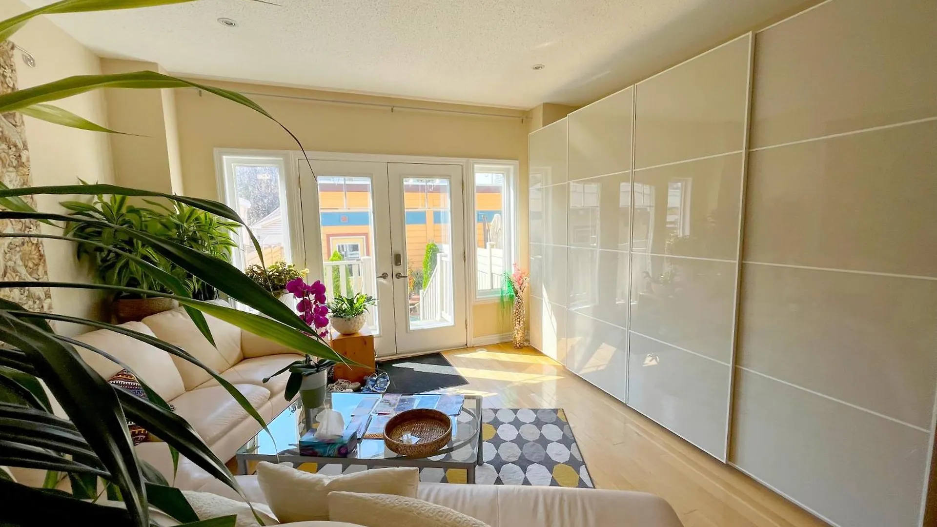 Stunning Rooms In Townhouse Across The Beach Toronto