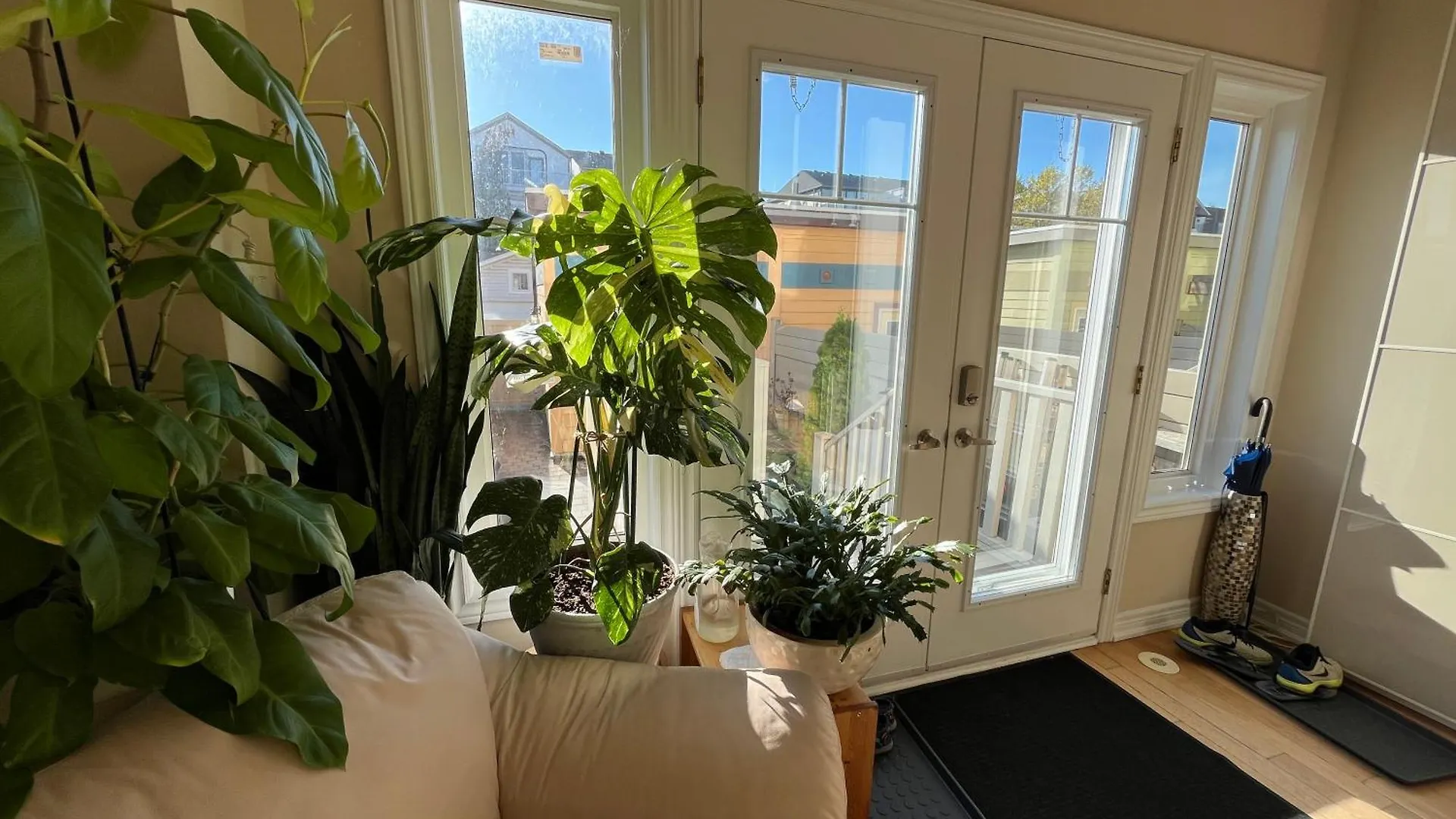 Quarto em Acomodações Particulares Stunning Rooms In Townhouse Across The Beach Toronto Canadá